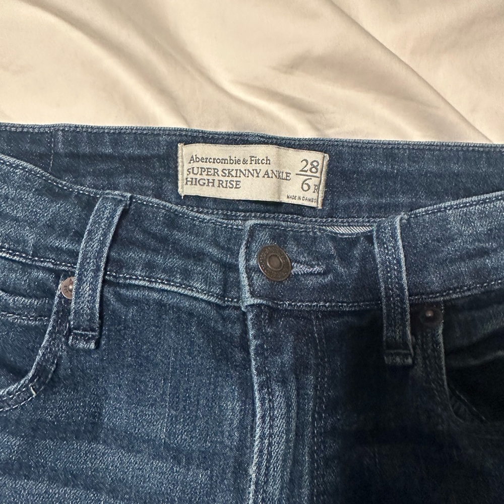 Abercrombie Super Skinny Ankle High Rise Jean Size 28